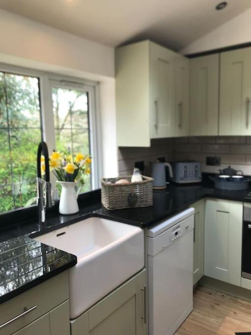 Coombe Edge Cottage Хонитън Екстериор снимка